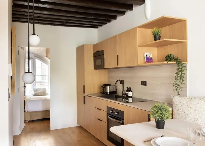 Refurbished - 2br 6p - Chatelet Apartment