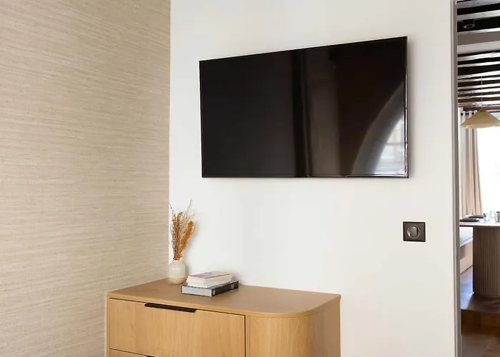 Refurbished - 2br 6p - Chatelet